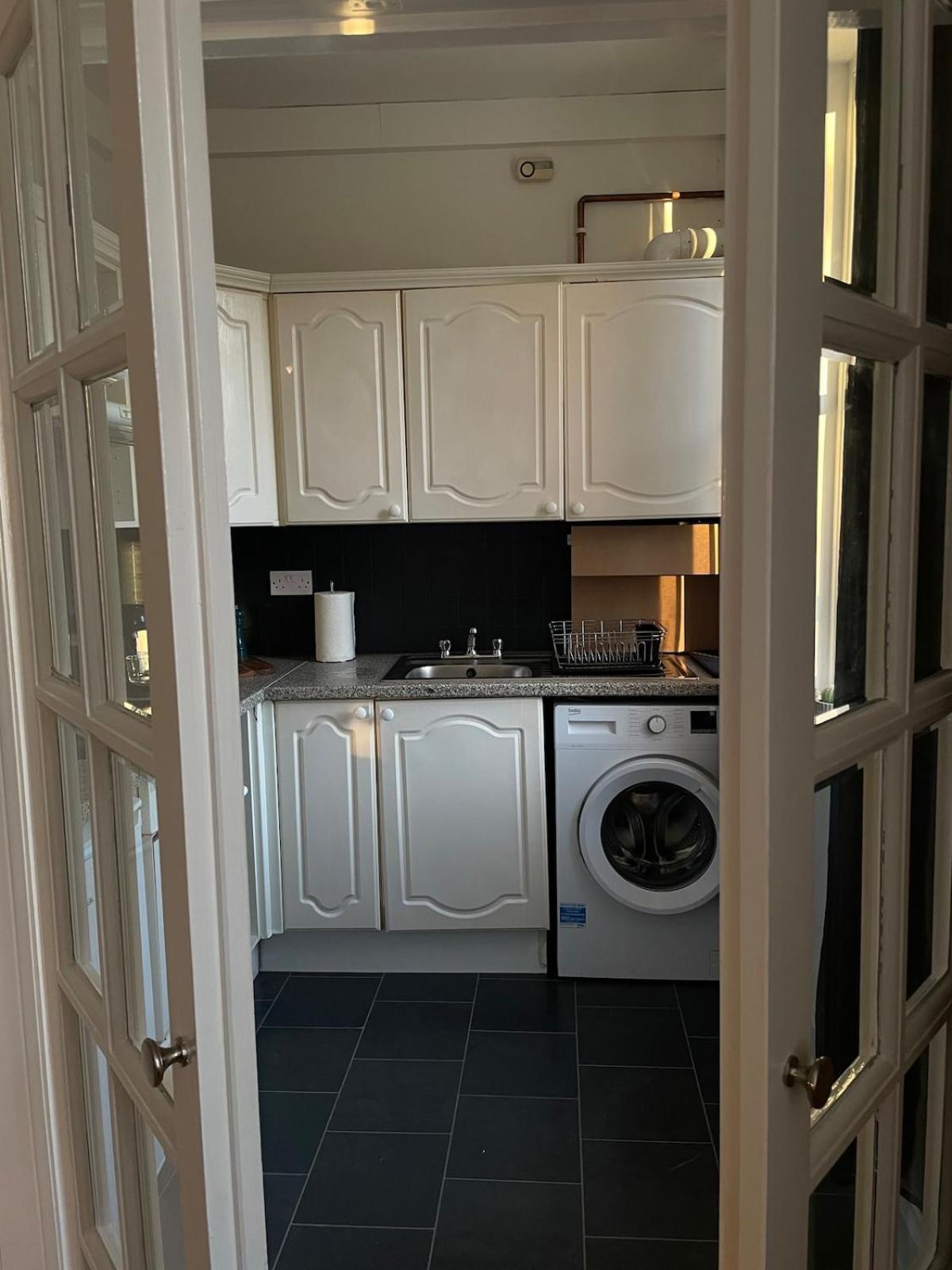 Cozy Flat In The Heart Of Leith Edimburgo Exterior foto